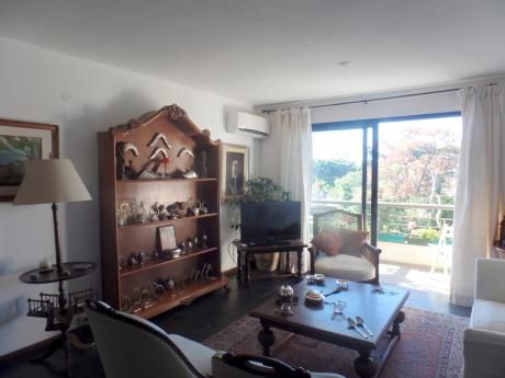 Venta De Apartamento De 3 Dormitorios En Carrasco Este