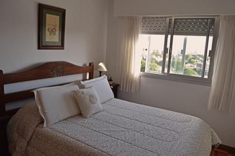 Se Vende En Malvin Sur Precioso Apartamento De 2 Dormitorios 1 Baño Y Garaje.