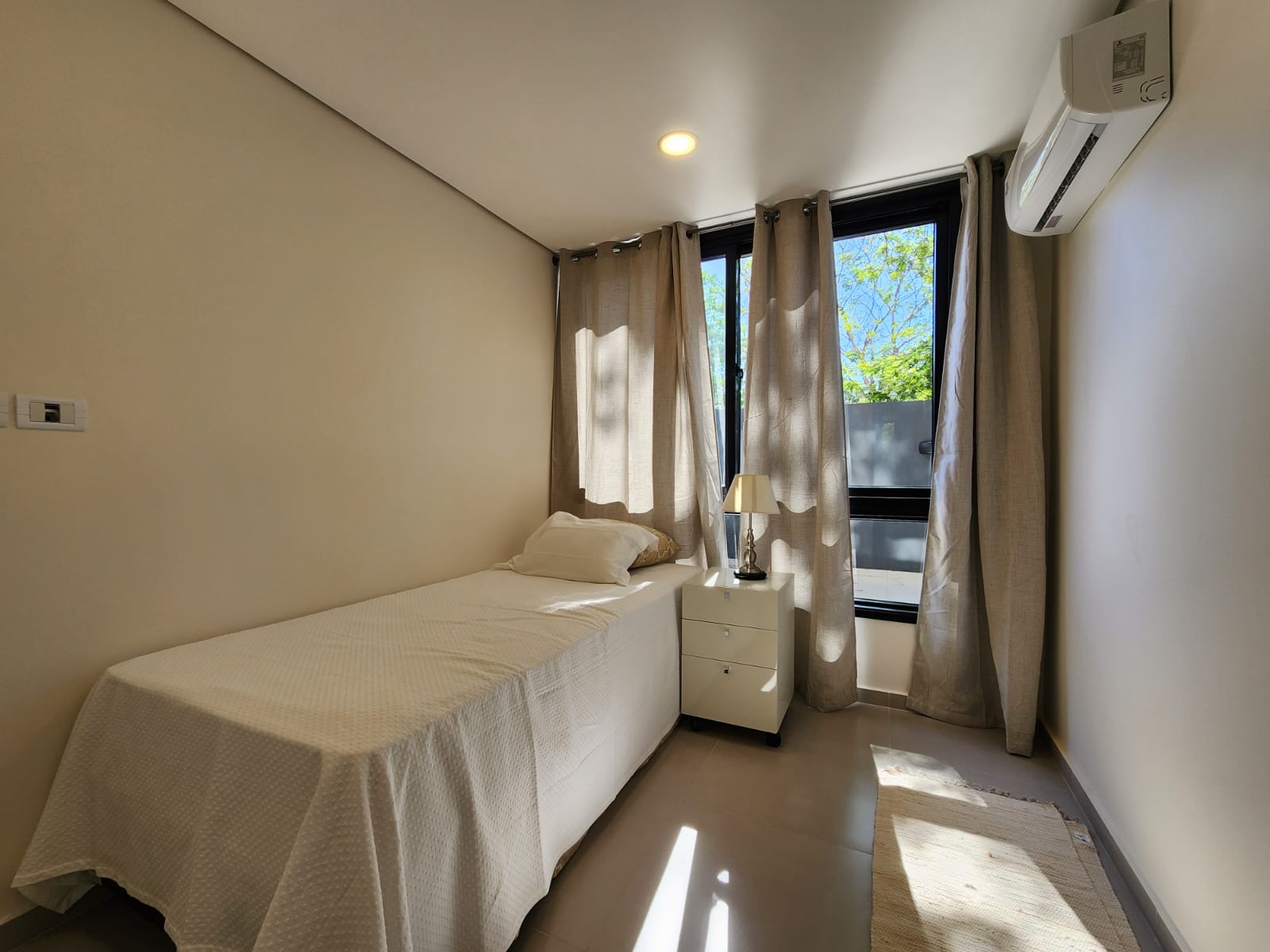 *ALQUILO DEPARTAMENTO AMOBLADO CON PATIO PRIVADO , BARRIO YCUA SATI — foto 3