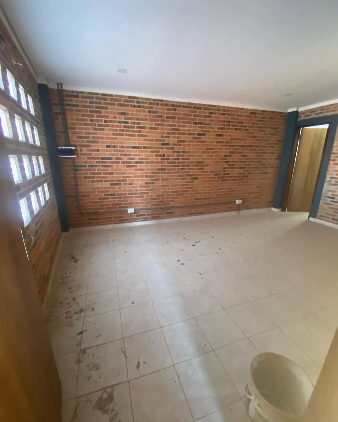 ALQUILO 2 DEPÓSITOS EN MRA – ZONA PUERTO SEGURO. — foto 2