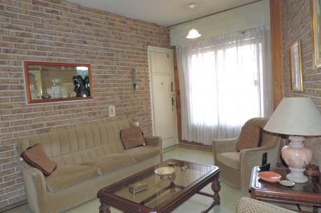 Casa De Tres Dormitorios A Pasos De Terminal Tres Cruces