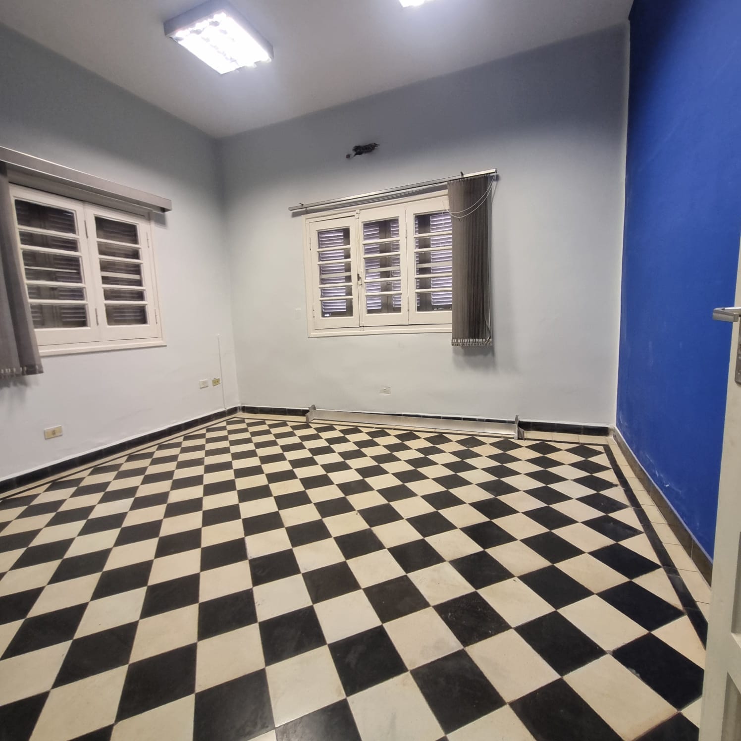 Oportunidad! Propiedad apta para oficina en esquina en ubicación estratégica — foto 2