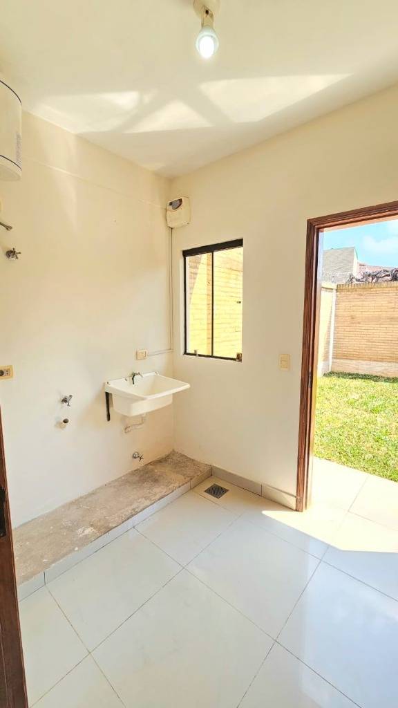 ALQUILO DÚPLEX DE 3 HABITACIONES EN LUQUE — foto 3