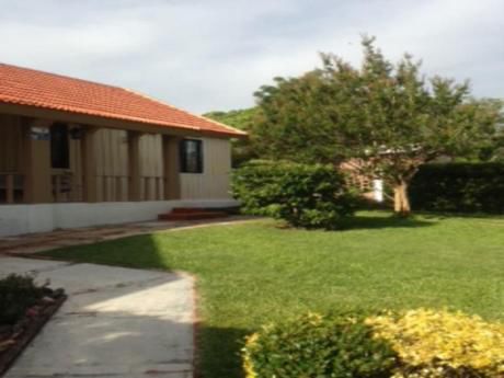 Chalet En Atlantida Cerca Del Mar, Reciclado, Jardín, Fondo