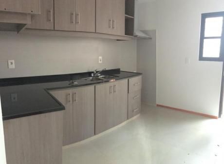 Buceo Apartamento 2 Dormitorios Fondo Parrillero