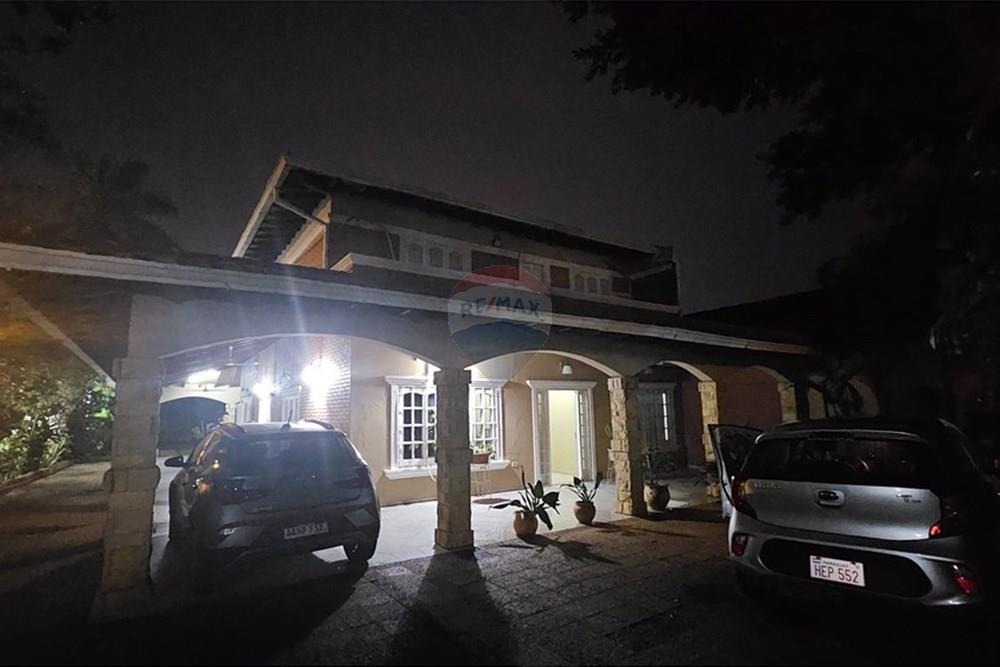 Amplia Residencia en Esquina en Sajonia – Ubicación Privilegiada — foto 2