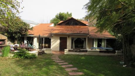 Casa En Calle De Los Argentinos
