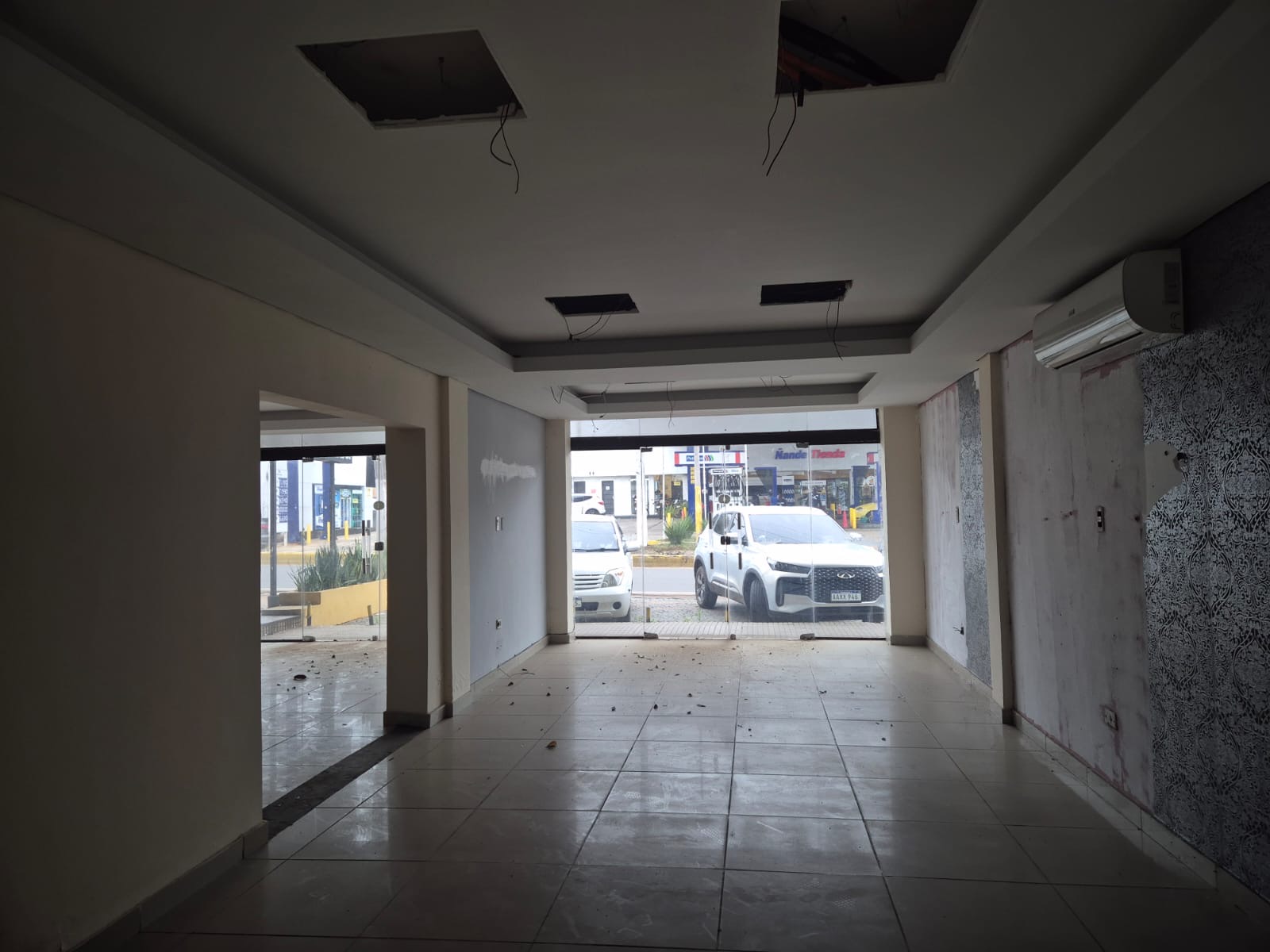 Alquilo local comercial en Lambare sobre Avda Cacique — foto 3