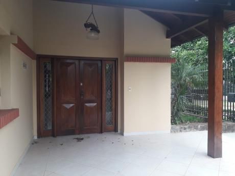 Hermosa Casa Toda En Planta Baja En Barrio Los Laureles