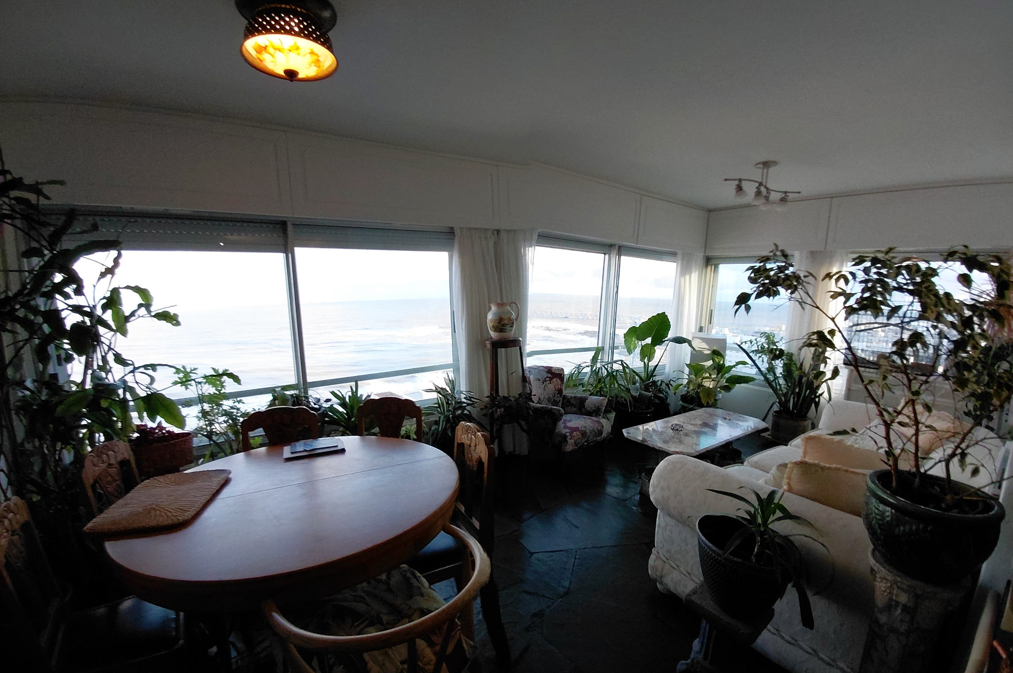 Apartamento acondicionado para vivir frente al mar, plena peninsula