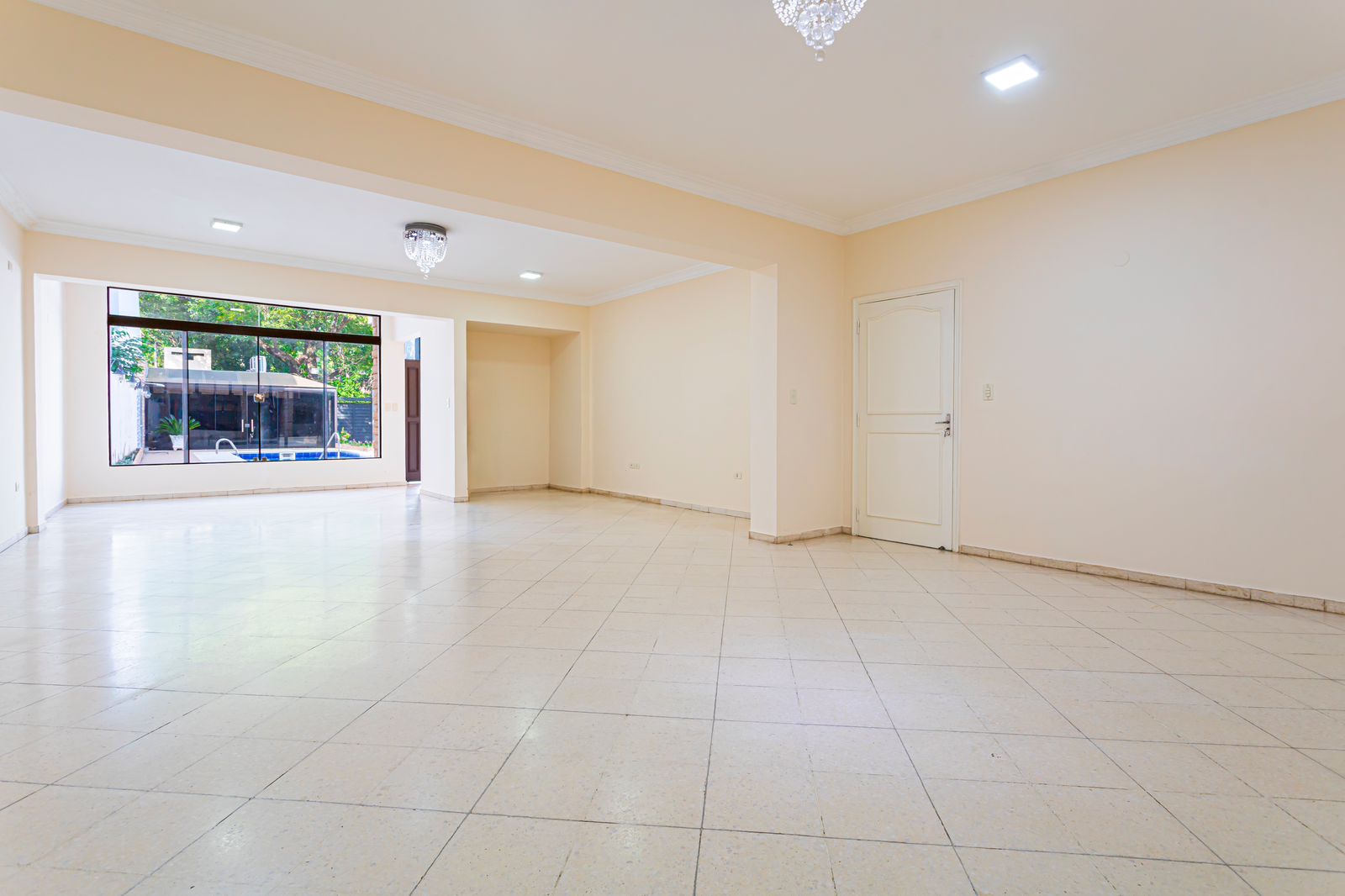 EN VENTA AMPLIA RESIDENCIA EN BARRIO RECOLETA — foto 2