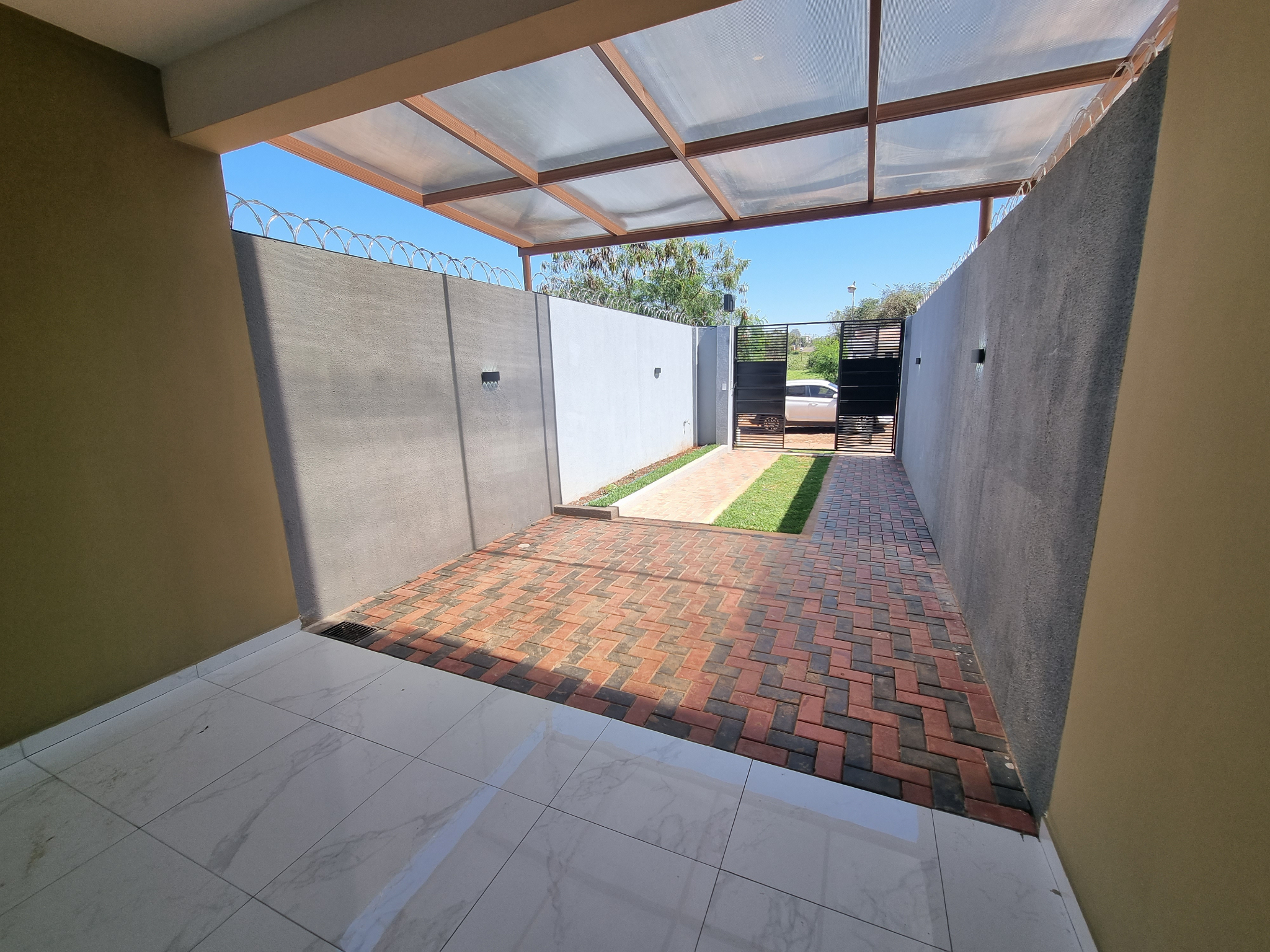 VENDO HERMOSO DUPLEX DE 3 DORMITORIOS A ESTRENAR!! EN VILLA BANCARIA — foto 3