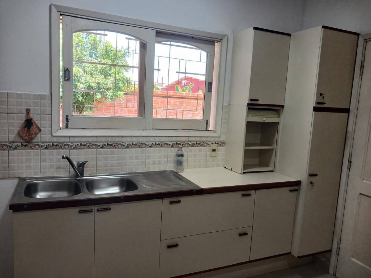 Vendo casa en zona Las Lomas Padel. Sobre Rio Ypane casi Genaro Romero — foto 2