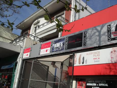 Venta De Galería Sobre 8 De Octubre