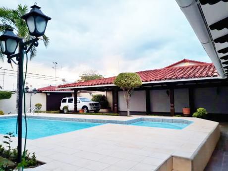Hermosa Y Amplia Casa En Alquiler $us 2.000