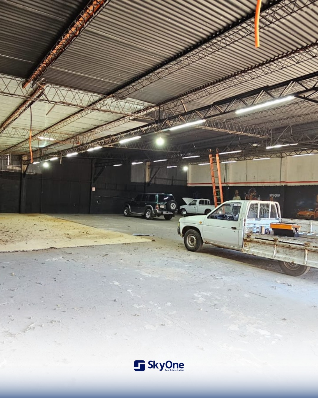 EN ALQUILER SHOWROOM CON OFICINAS Y DEPÓSITO – LOS LAURELES — foto 2
