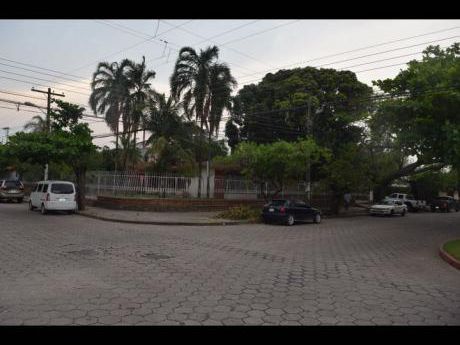 Terreno Grande En Inmejorable Ubicacion, Urbari