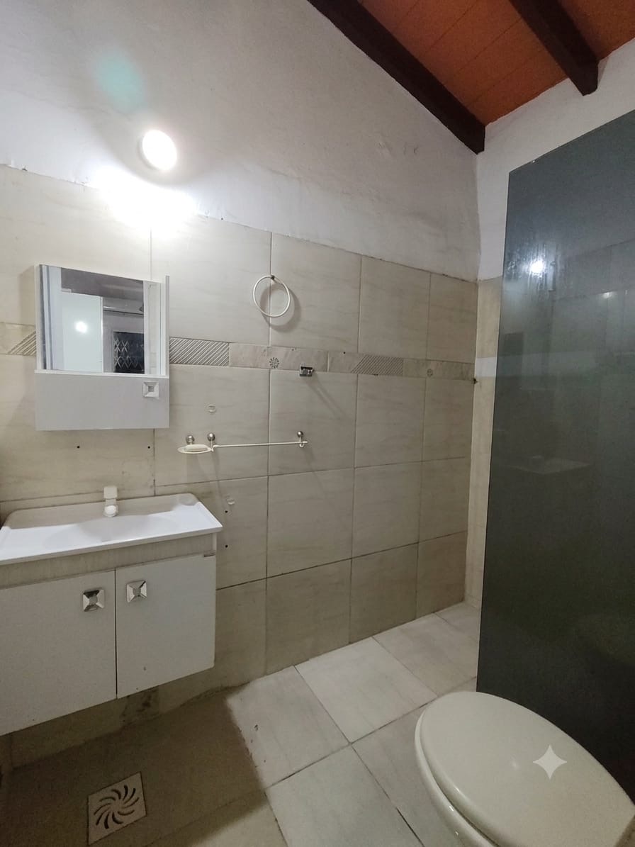 ¡EN ALQUILER! Casa con salón sobre Av. Médicos del Chaco – Lambaré — foto 3