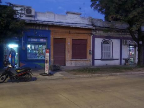 Casablanca - Todo Esquina, Padron Con 3 Locales + Casa
