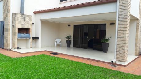 Casa A Ala Venta En Barrio Cerrado Luque