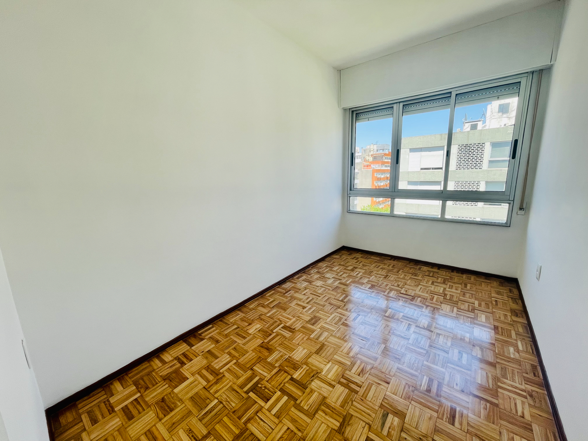 Alquiler Apartamento de 3 dormitorios y Garaje en Pocitos. · Foto 6