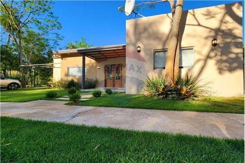 vendo residencia de 5500m2 en San Bernardino — foto 3