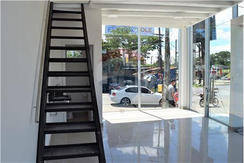 Local Comercial Semi-nuevo — foto 2