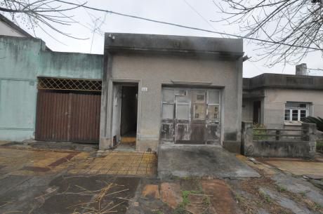 Casa A Reciclar En Muy Buena Ubicación En Minas