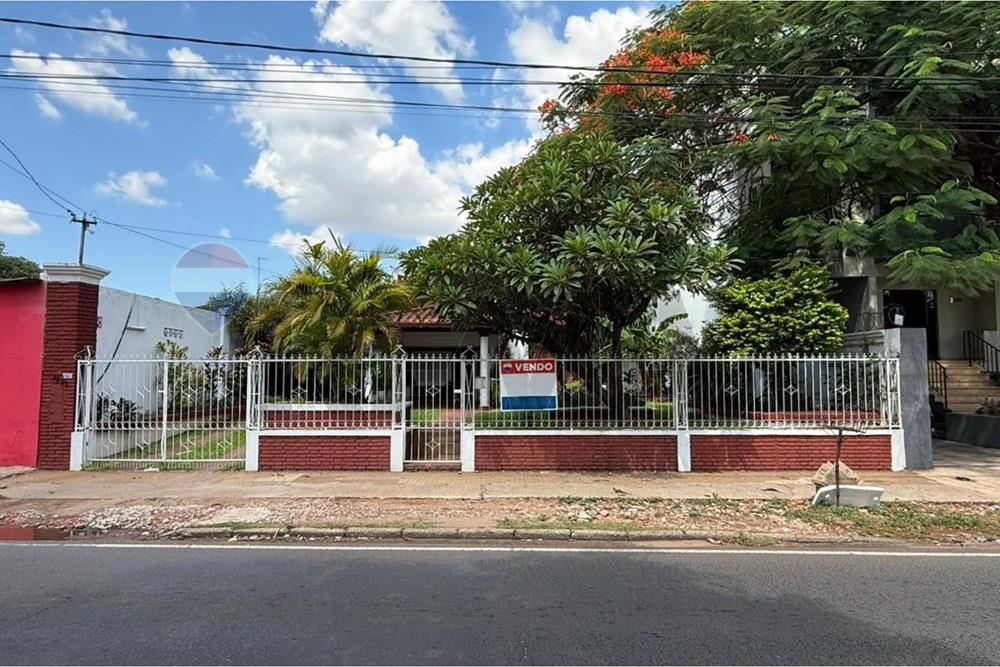 VENDO TERRENO SOBRE AVDA MEDICOS DEL CHACO — foto 2