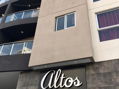 Departamento En Zona Residencial