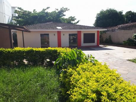 Amplia Casa En Venta Sup. 1.023