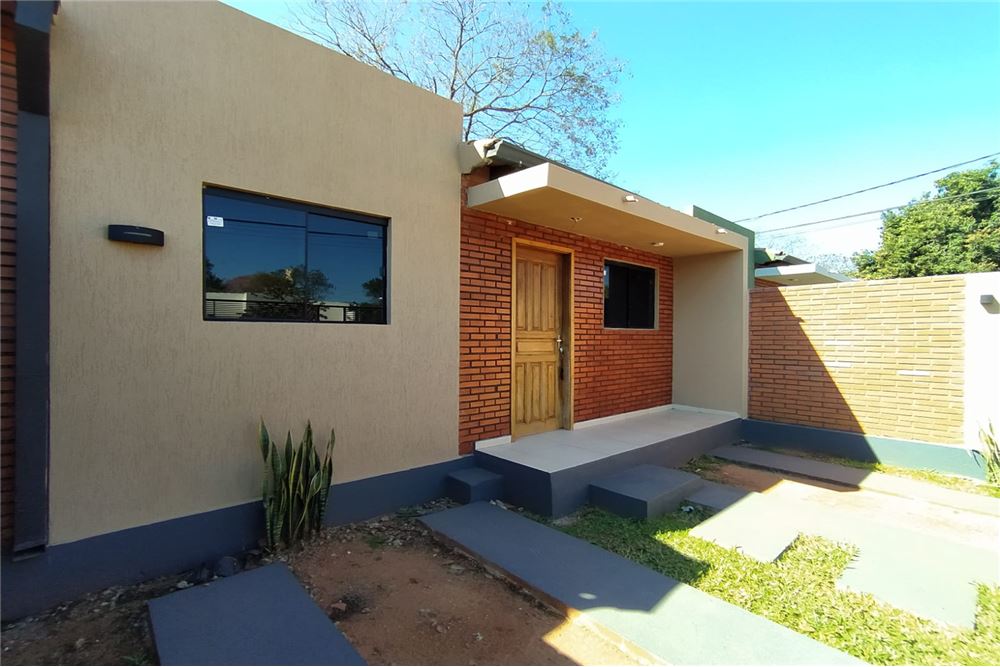 Chalet - Venta - San Lorenzo, Paraguay - Casa — foto 3