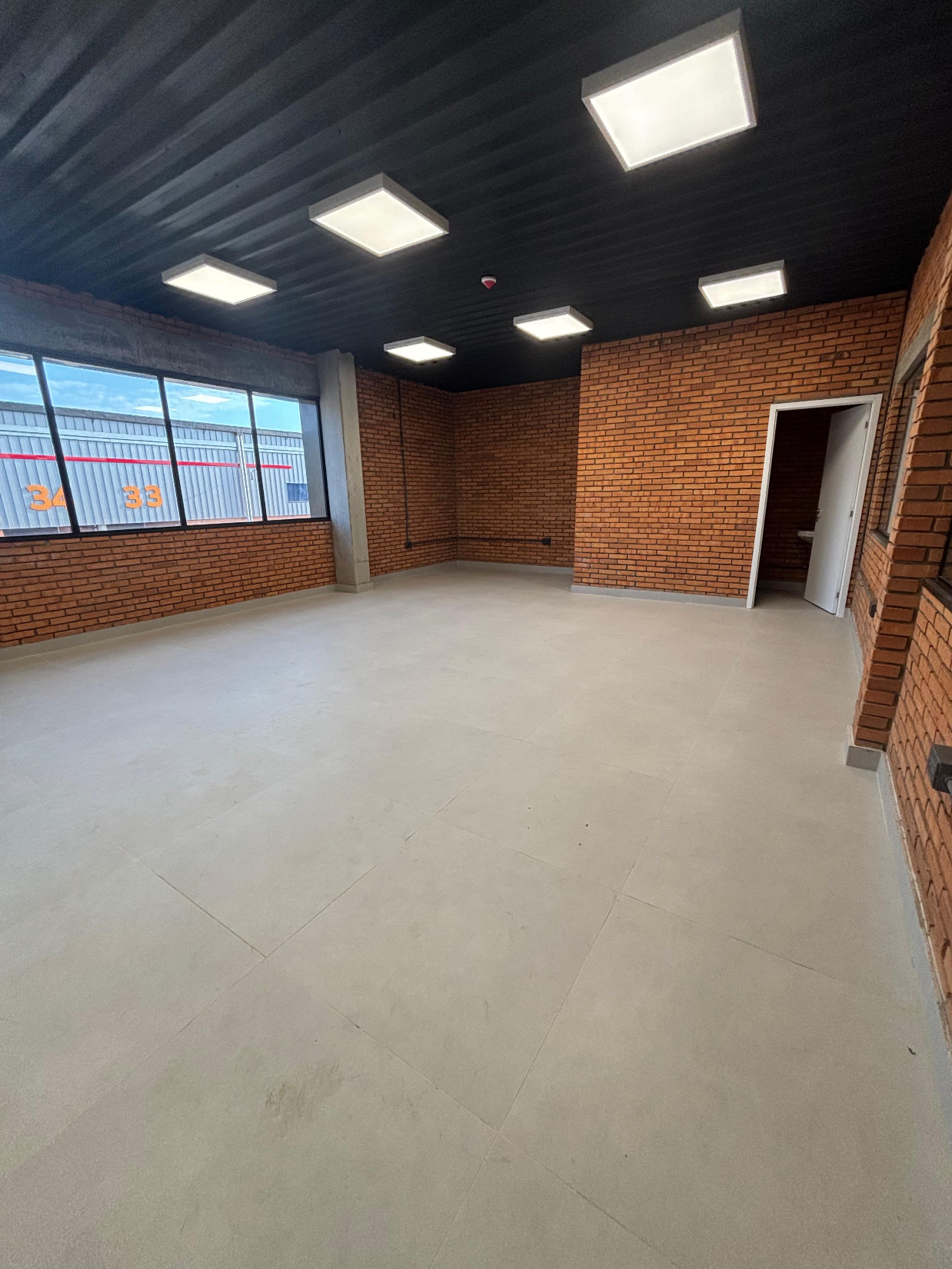 ALQUILO DEPÓSITO - ZONA PLAZA MADERO - 1.125m2 — foto 2