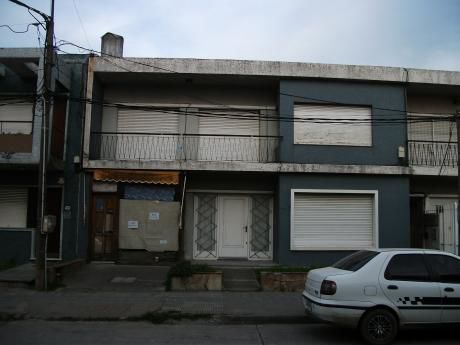 Excelente Residencia En El Centro De Pando.