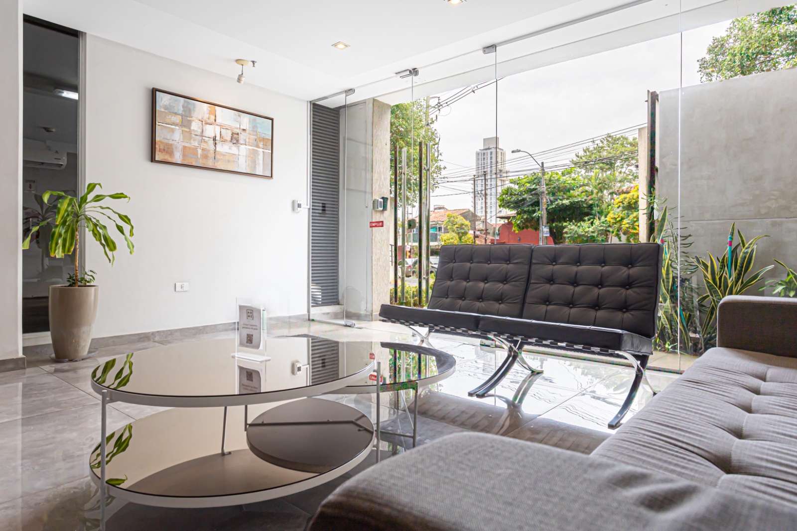 For Sale 2-bedroom Apartment With Active Rental Income In Asunción — foto 3