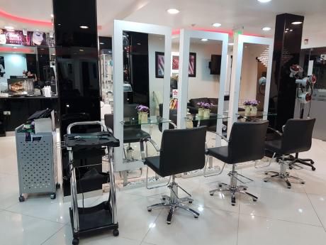 Hermoso Salón De Belleza Equipado En Lambare