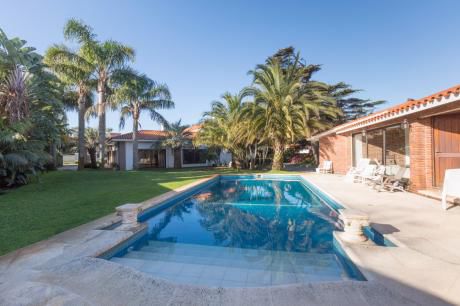 Espectacular Residencia Próximo Al Cottage Con Renta
