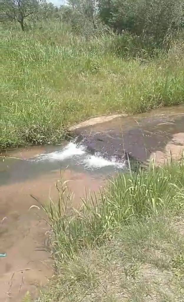 Vendo hermosa propiedad con Arroyo en Mbatovi Paraguarí — foto 2