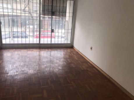 Apartamento 2 Dormitorios, 1 Baño, Terraza Y Patio. Pocitos
