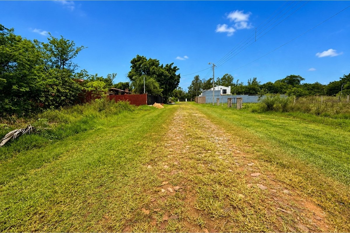 En venta amplio terreno de 630m2 en B° Cerrado Puerta del lago - San Bernardino — foto 3