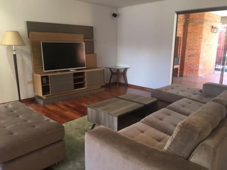 Alquilo Amplio Dúplex Amoblado En Esquina - Zona Villamorra