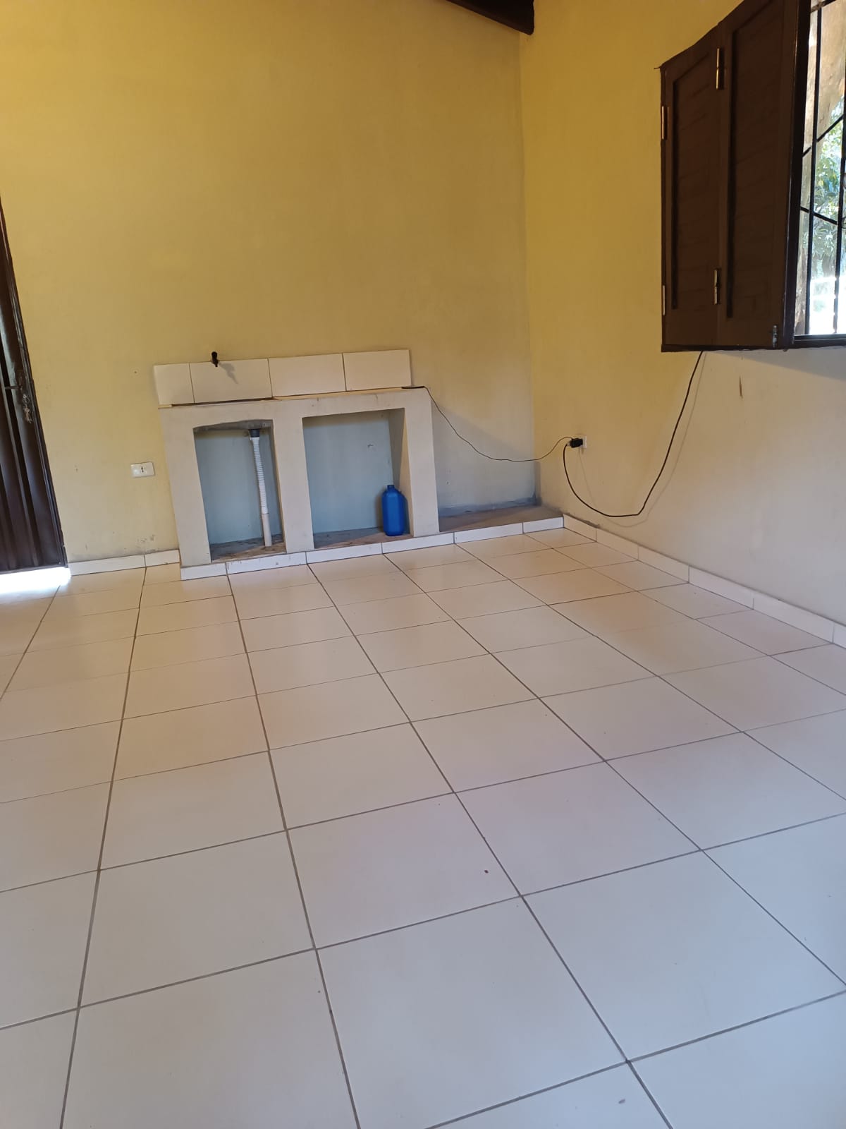VENDO CASA EN PEDROSO YPACARAÍ DE CALLE A CALLE — foto 3