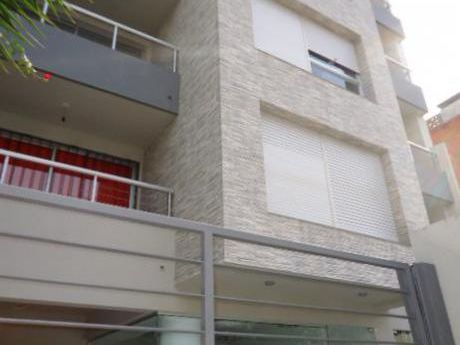 Montevideo Puerto Del Buceo. 1 Dormitorio Con Renta