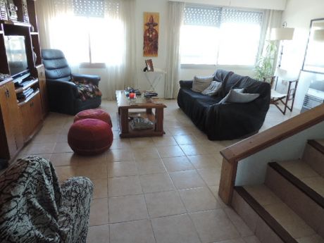 Estanislao Lopez - Concepcion Del Uy. Duplex. Garage