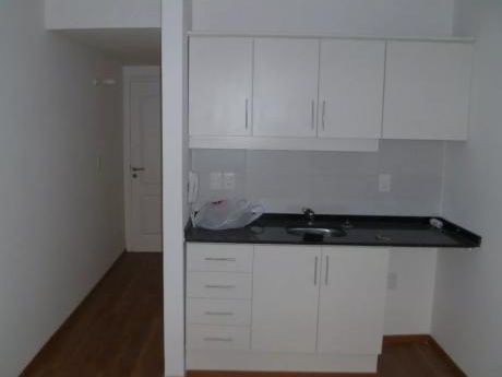 En Piso Alto Como A Estrenar!