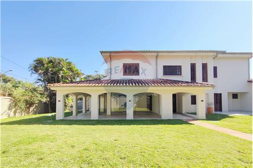 Casa en alquiler en Los Laureles
