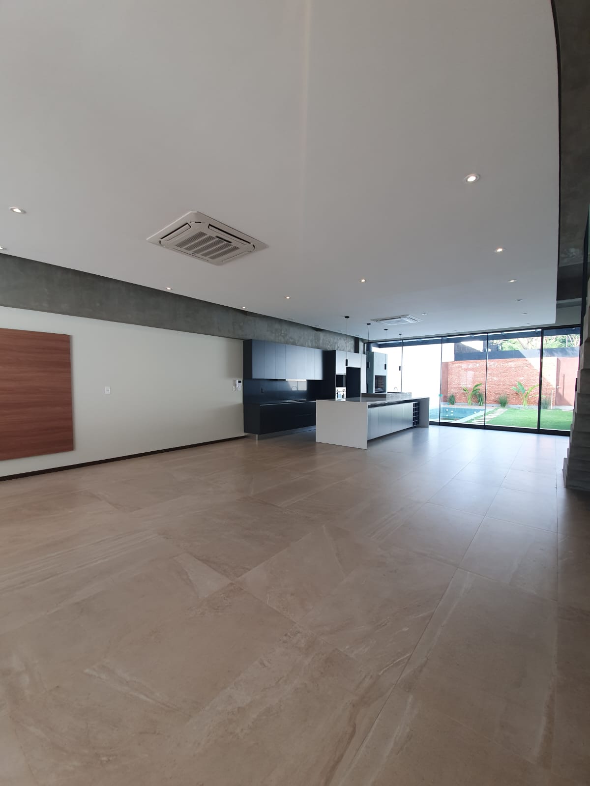 ALQUILO HERMOSA CASA PAREADA EN MBURUCUYA 300 M² — foto 3