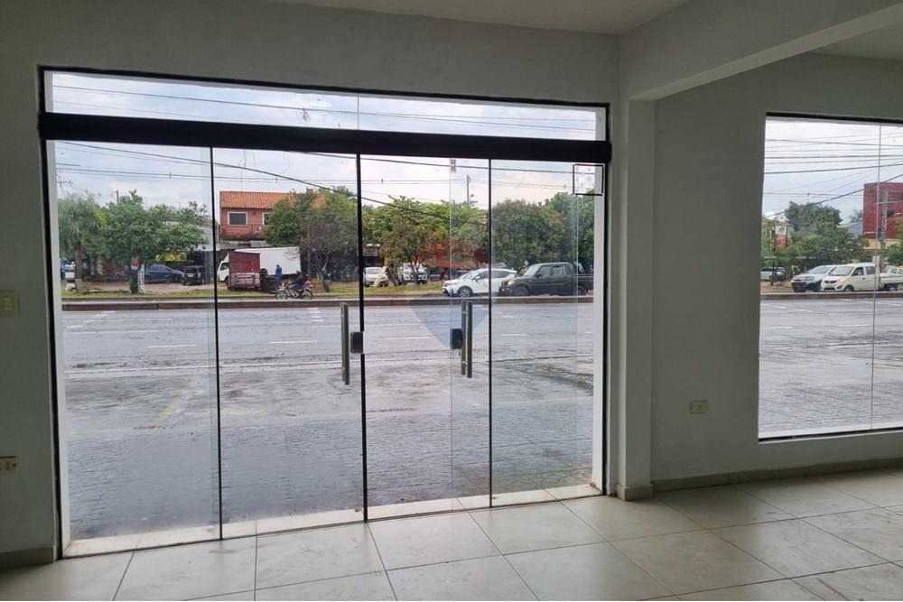 ESPACIOSO LOCAL COMERCIAL EN LOMA PYTÁ — foto 3