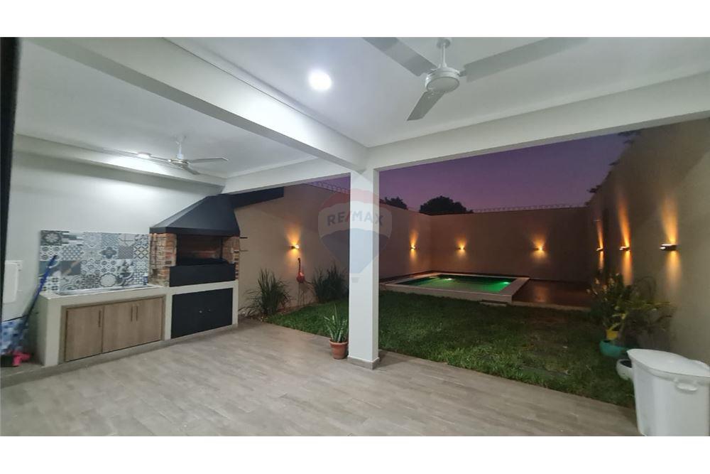 Dúplex con patio y piscina — foto 2