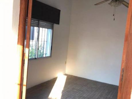 Por Avenida, Brazo Oriental, 2 Dorm, Amplios Ambientes! Patio Exclusivo!
